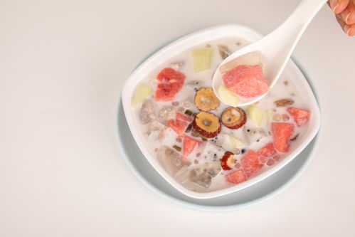 夏日清甜滋補(bǔ) 白底椰奶清補(bǔ)涼飲品攝影指南