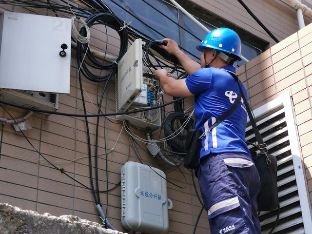 炎夏堅(jiān)守，汗水鑄就通信生命線——記中國(guó)電信湖南婁底分公司裝維工程師